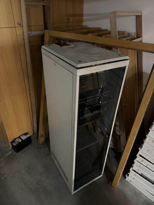 Bastiador eletricar / Porta de ferro .