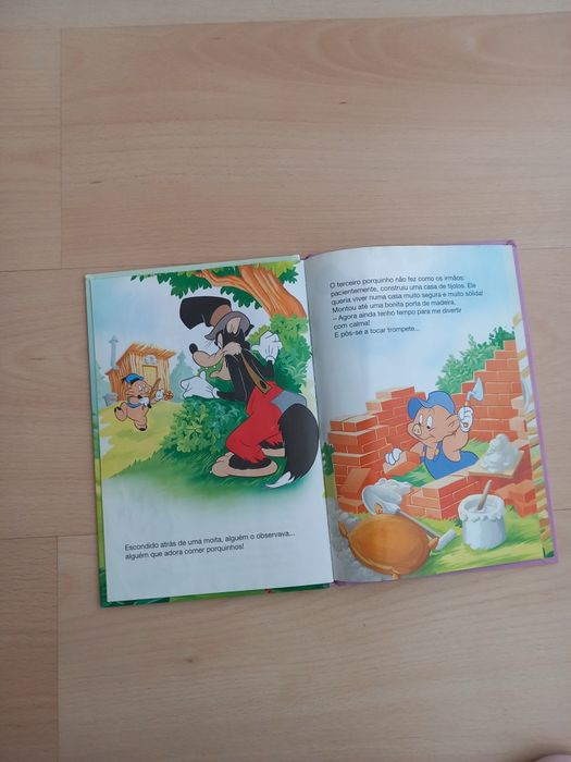 Livro "Os três porquinhos"