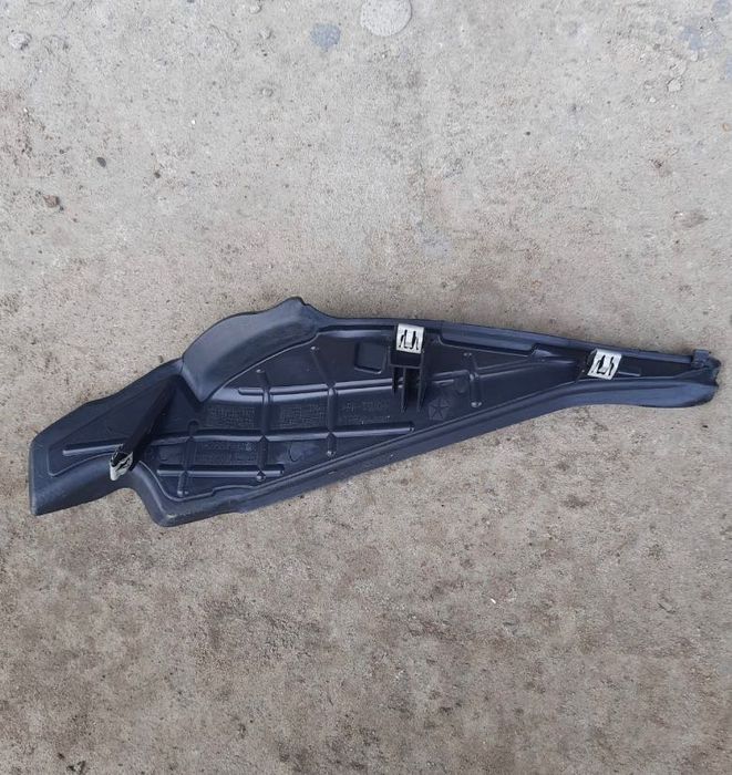 накладка лобового стекло левая джип черокі 19+jeep cherokee