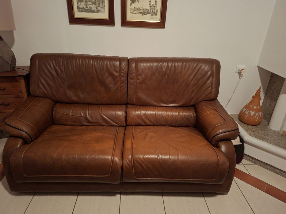 Sofá de couro - 3 lugares