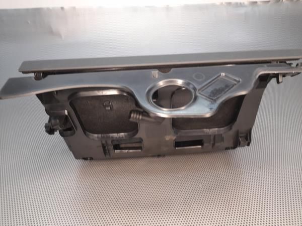 Porta luvas VOLKSWAGEN Passat (3C2)