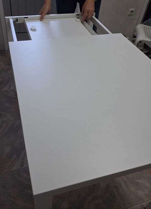 Mesa de cozinha branca extensível