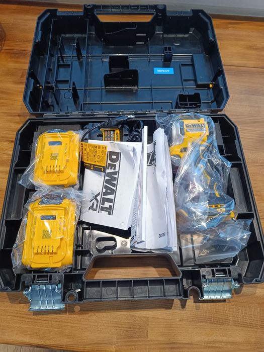DeWalt akumulatorowa zakrętarka udarowa  206NM 18V  1/4"  DCF850N + 2 Aku+ ładowarka GWARANCJA 2 LATA
