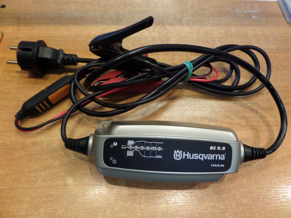 Husqvarna Ładowarka BC0,8 12V 1,2-32Ah
