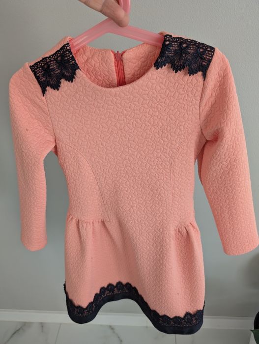 Дитячий одяг: пальто, куртка, плаття