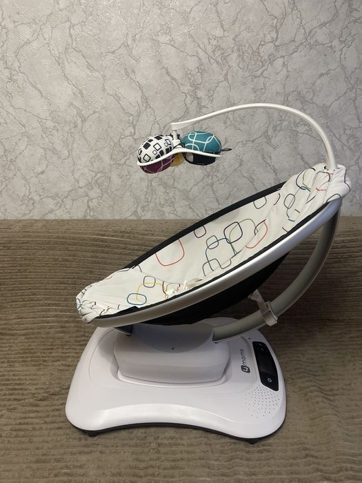 Коісло гойдалка / 4moms / Заколисуючий центр mamaroo 4.0 1037