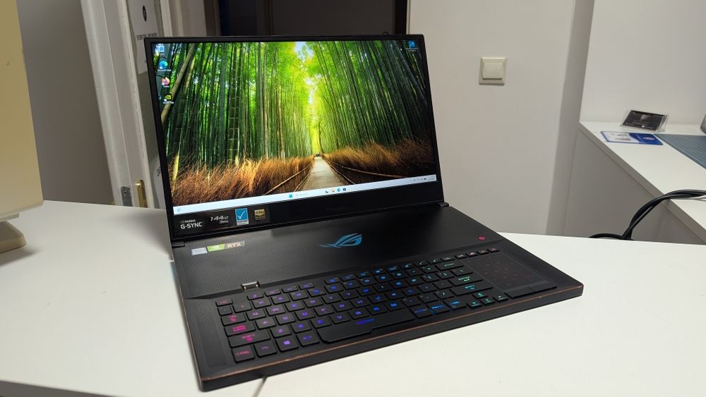 Laptop Asus ROG Zephyrus S17 GX701GW i7/16Gb/RTX2070/1024Gb