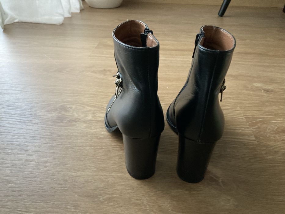 Botas Sofia Costa em muitobom estado, usadas poucas vezes.