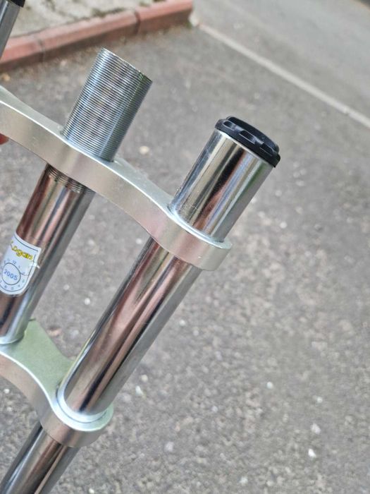 Новая, крутая двухкоронная алюминиевая вилка на велосипед. Колесо-26