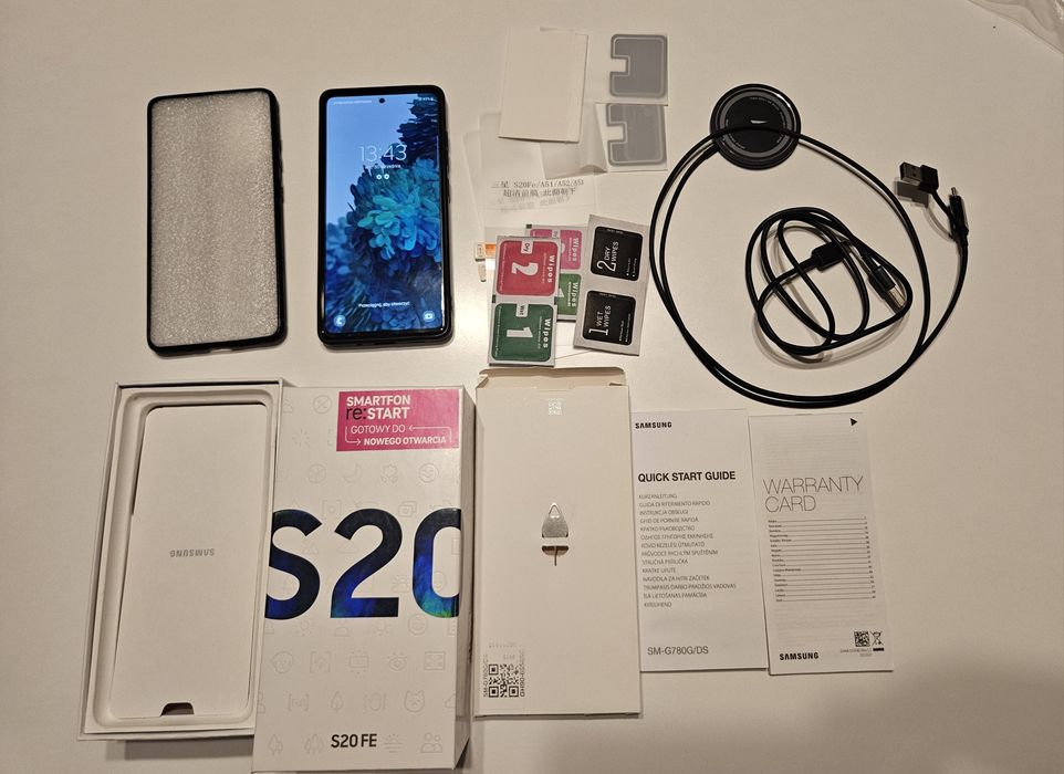Samsung S20 Fe + etui i ładowarka indukcyjna