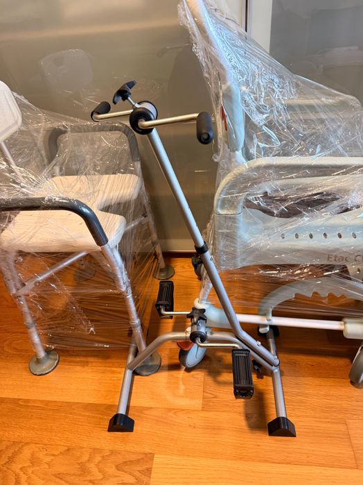 Cadeira de roda, cama hospitalar