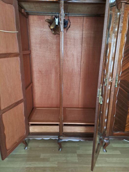 Mobília de quarto. Antiga. SEM CAMA