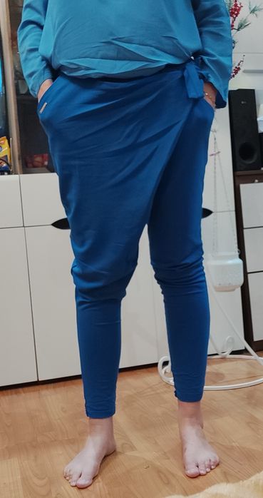 Spodnie baggy w kolorze niebieskim