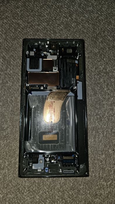 Samsung S23 Ultra – Ecrã Partido + Carcaça Original (Para Peças)