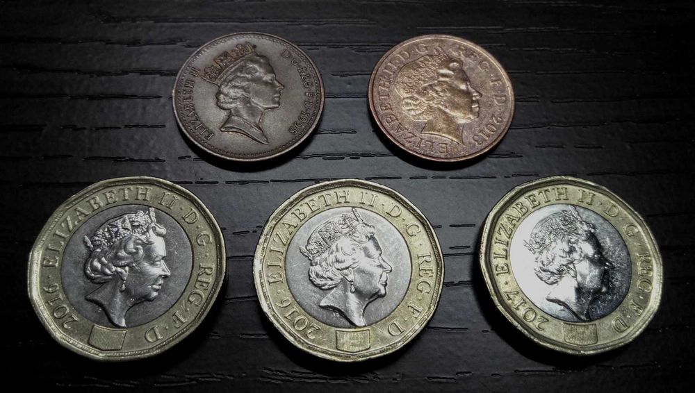 Монеты Великобритания США ОАЭ Словения. Нумизматика.