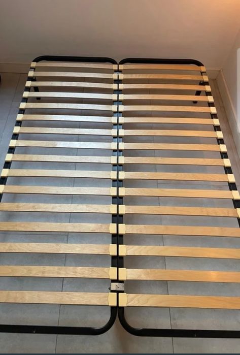 Vendo cama/ estrado com pés, 160x200 IKEA