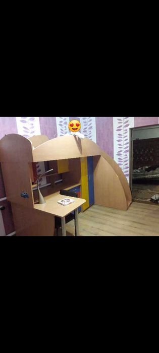 Дитяче ліжко,стол і шкаф