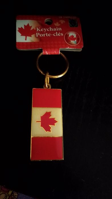 Подушка в дорогу,бутылка, брелок Канада