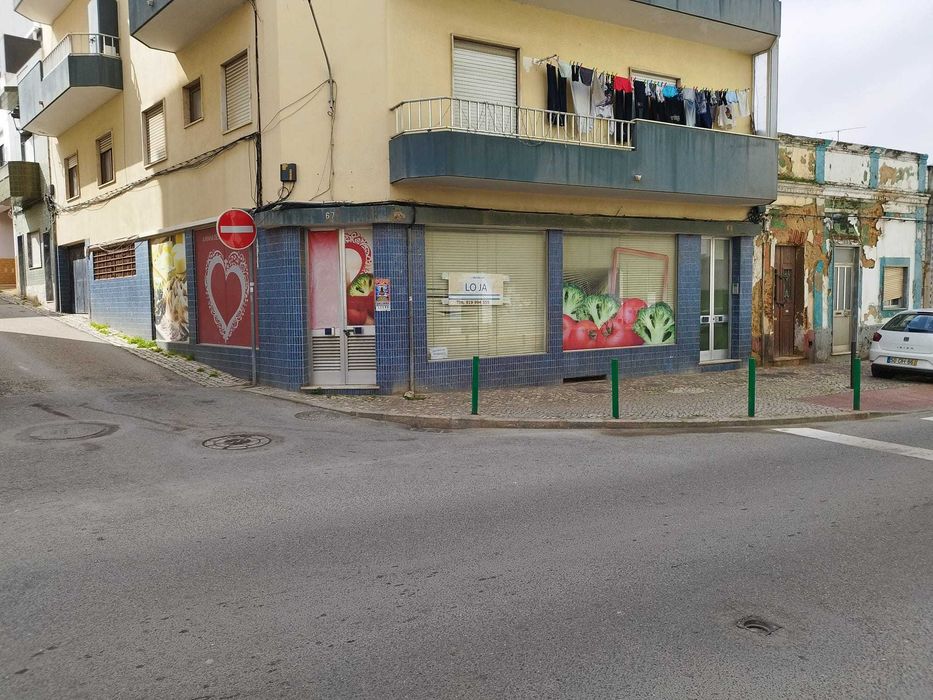 Loja- Rua Infante dom Henrique