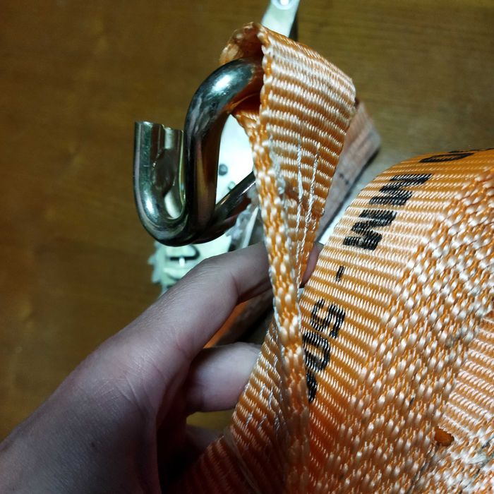 Cintas + roquete para aperto de carga