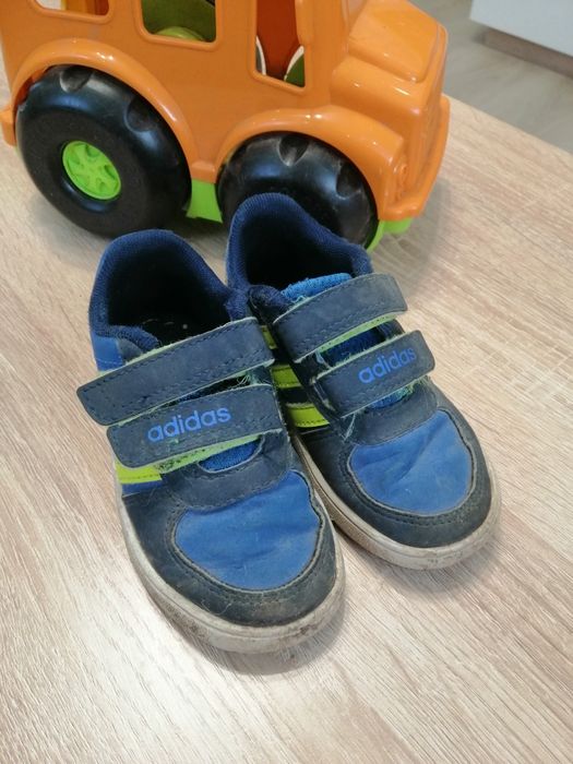 Кросівки (кросовки) терміново