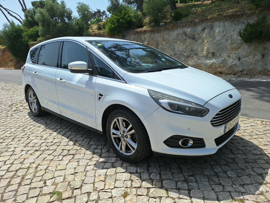7 lugares, automatica e com poucos kms, aceito retoma