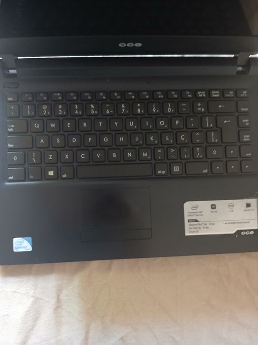 Notebook Ultra Thin25 em bom estado para peças ou reparação (avariado