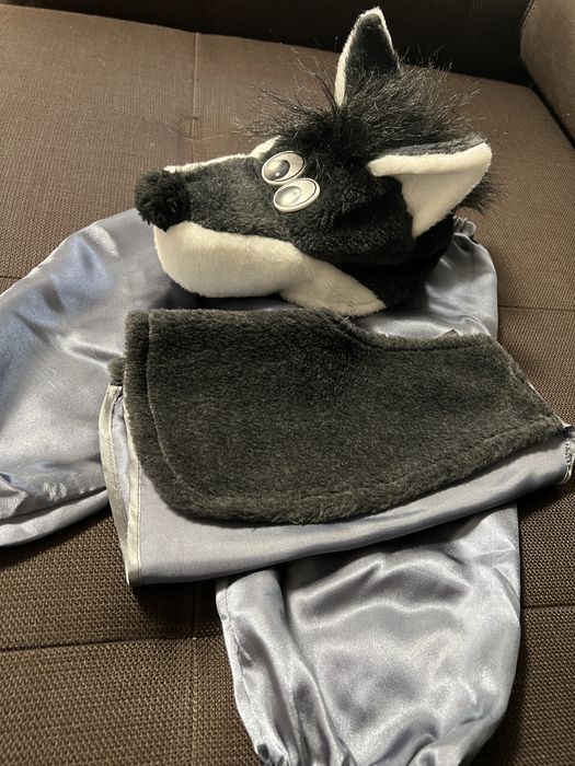 Новорічні костюми.(заєць, вовк, гном, циплятко,листочок)