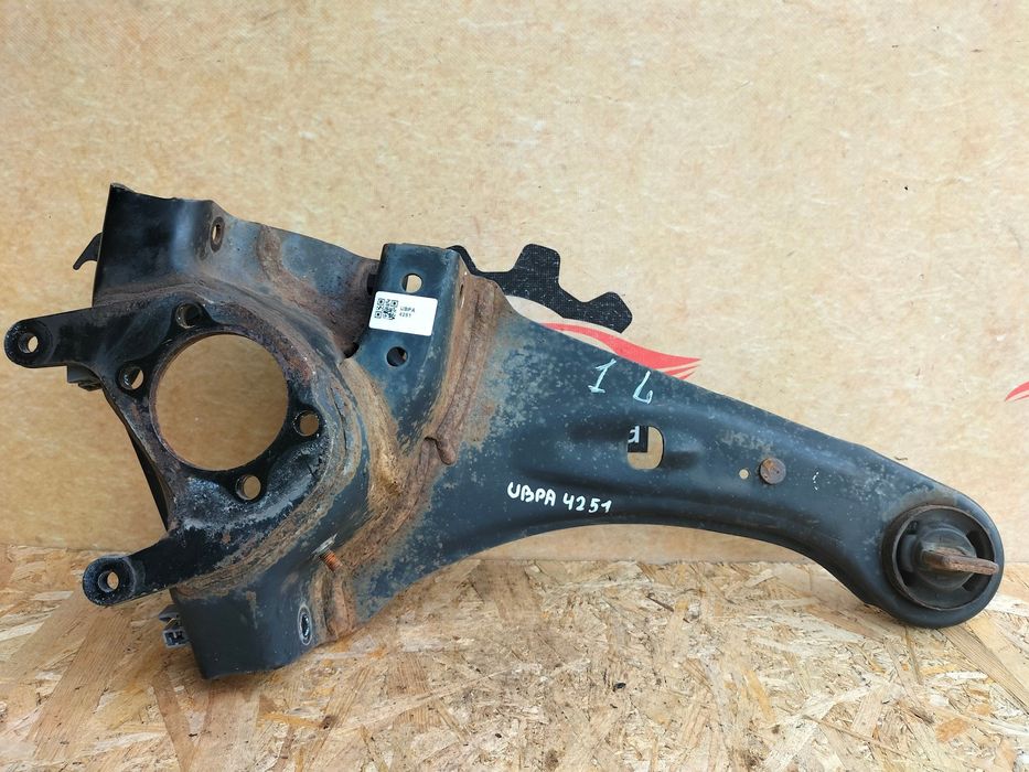 Mitsubishi Eclipse Cross 2017- цапфа рычаг задний левый