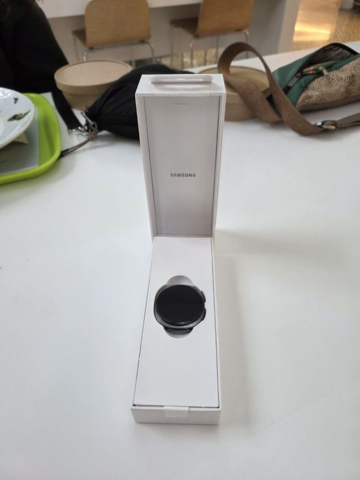 Samsung Galaxy Watch (44 mm, Bluetooth) novo, selado