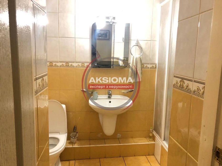 Продаж комерції в центрі міста--у
