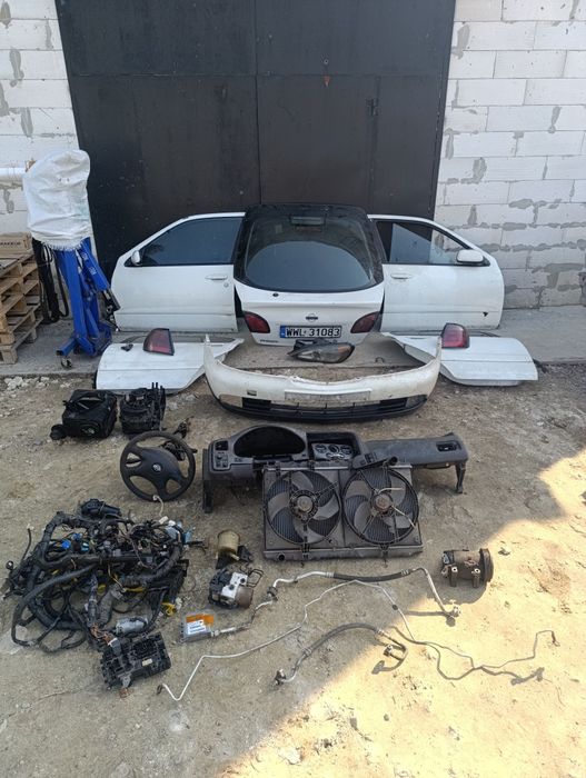 Ниссан примера р11 крышка багажника  Primera p11  кришка багажника