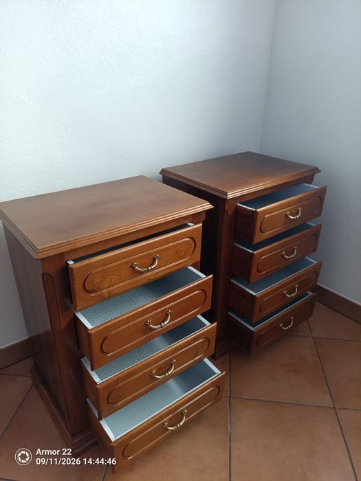 Cómoda com espelho e 2 mesas cabeceira