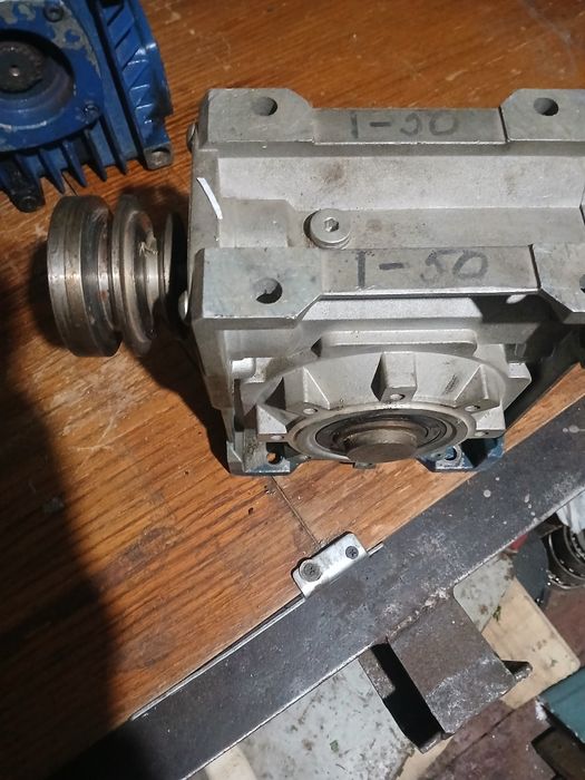 Продам редуктора у відмінному стані з ресурсного станка.