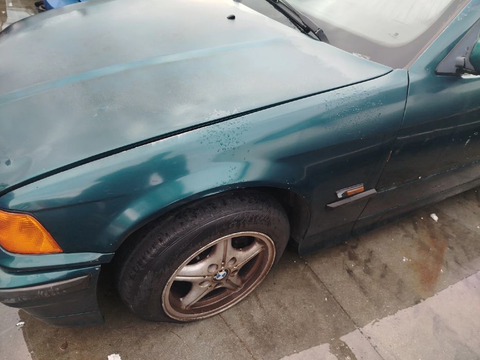 Guarda-lamas esquerdo BMW 3 Touring (E36)