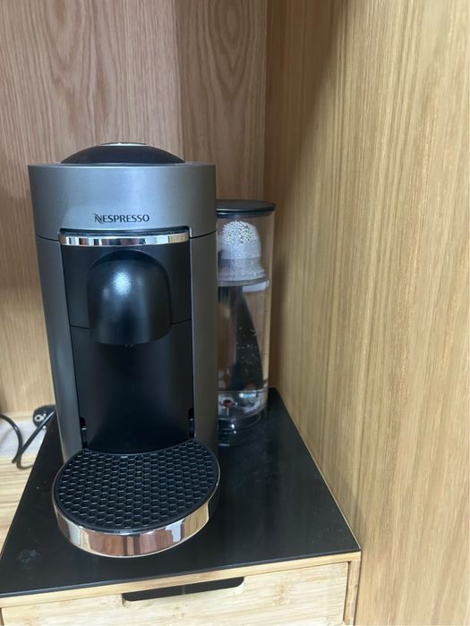 Maquina café nespresso vertuo Plus