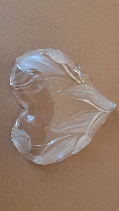 Salaterka zgrubego szkła 16 cm×16 cm głęb. 4cm .