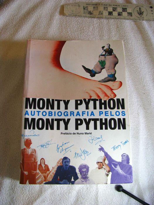 Livro "Monty Python Autobiografia pelos Monty Python"