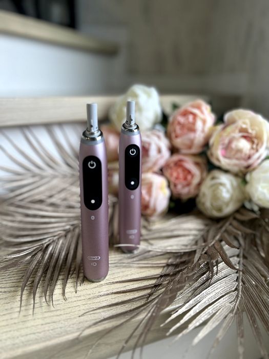 Подарунок нові електричні щітки oral b io 6 та genius 9000