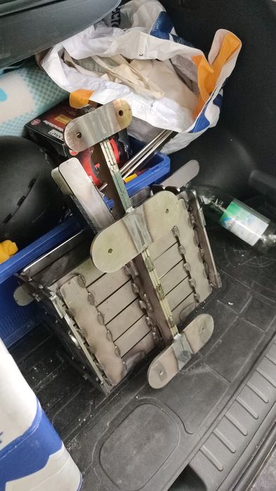 Brykieciarka do mocowania na ściane. Wigo 4