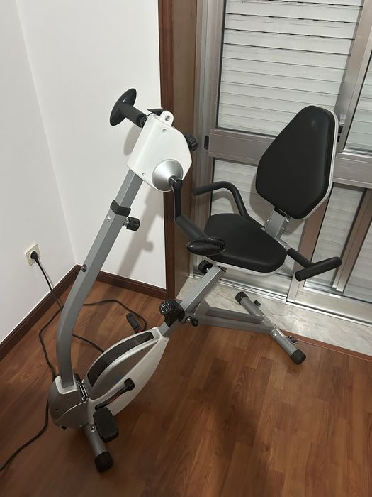 Bicicleta fixa completamente nova