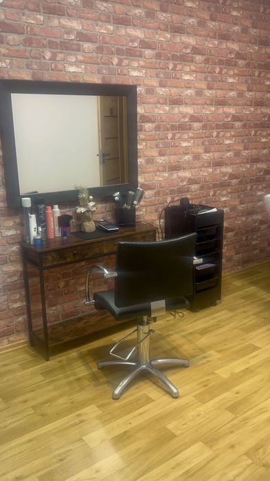 Wynajmę stanowisko fryzjerskie i stanowisko dla stylistki paznokci