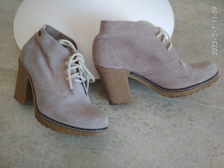 Botas de camurça natural