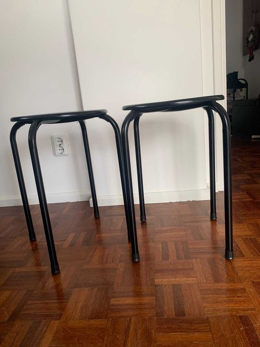 Banquetas redondas de ferro