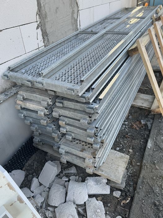 Podesty , blaty , rusztowanie Pionart - 30 szt . 3 m