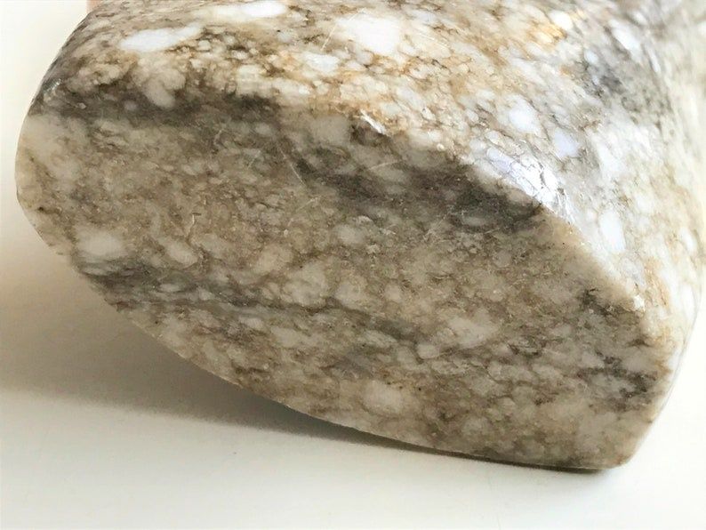 Скульптура,статуэтка-карандашница из натурального камня,сел