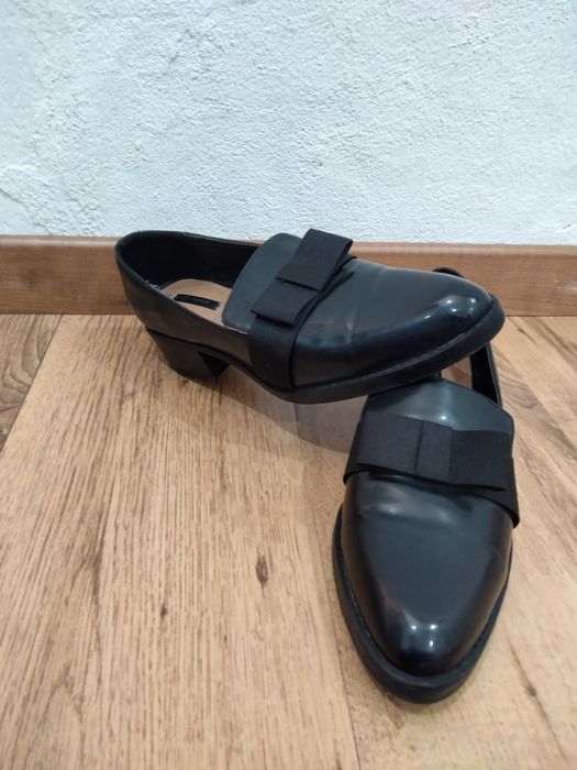 Sapatos Zara de cor preta