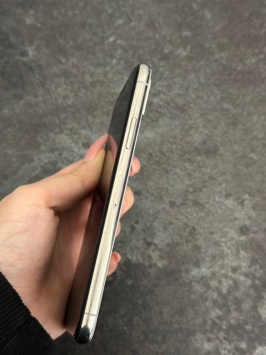 Продам iPhone X 
Телефон у хорошому робочому стані, всі функції