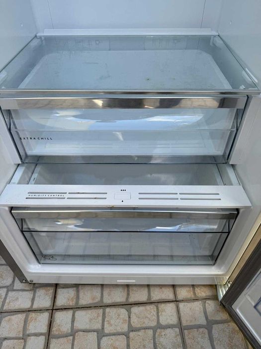Frigorífico AEG RKB638E2MX com novo
