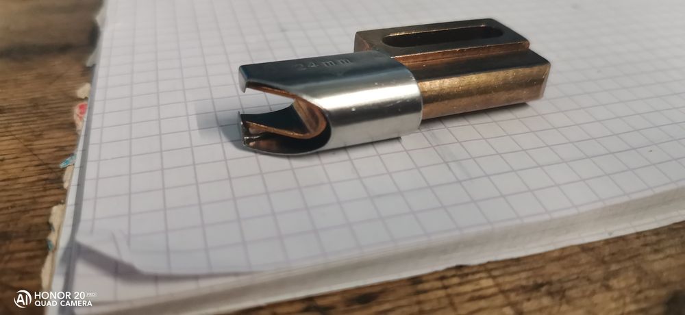 Lampwnik,piastunek do maszyn ciężkiego szycia 24mm -12mm